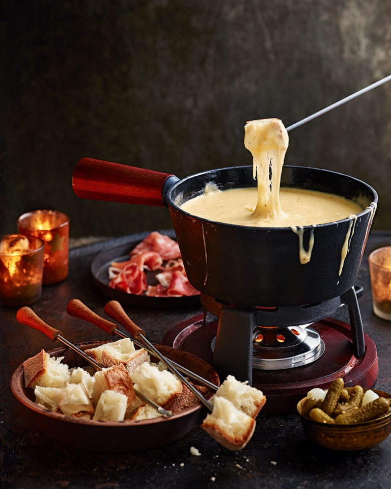 CHEESE FONDUE EVENING FOR 5 PERSONS